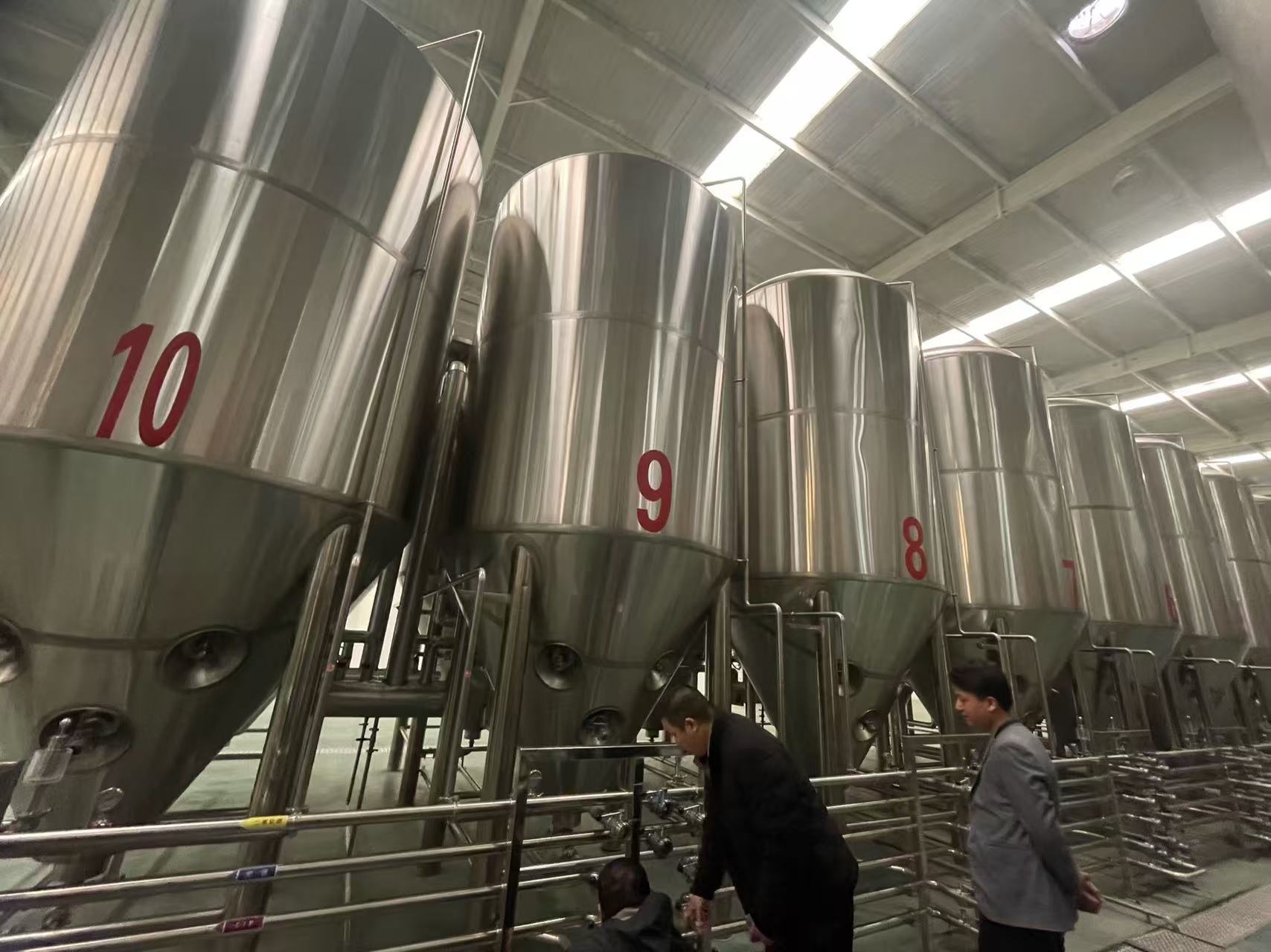 独山精酿啤酒设备厂—平面布置、设备设计、制造、调试、培训等一条龙服务